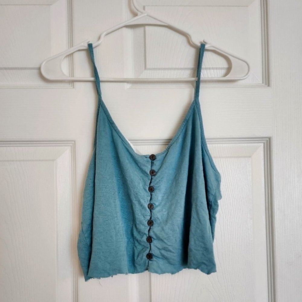 Colsie raw edge cropped top Med blue